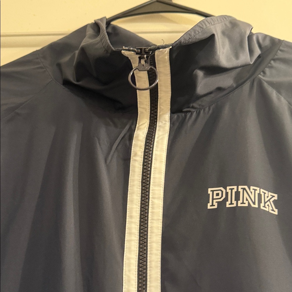PINK Victoria's Secret Women's Black & White Hooded Windbreaker Jacket - Picture 3 of 5